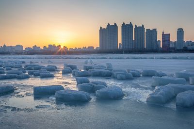 钻石海残冰融水春消息