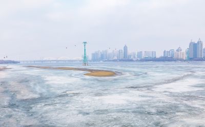 太阳岛初春江畔景色