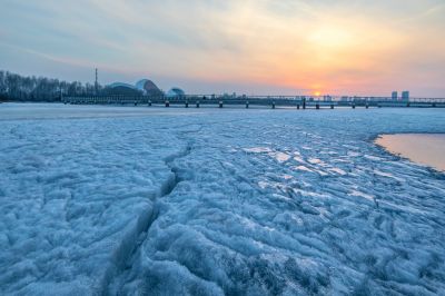 黄昏中的大剧院湿地