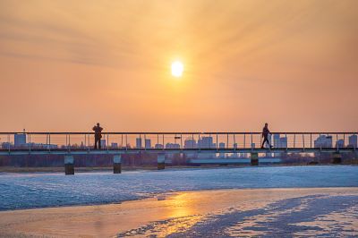 黄昏中的大剧院湿地