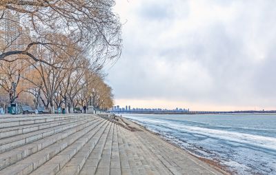 江畔斯大林公园初春