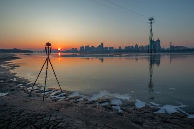 江畔暖阳