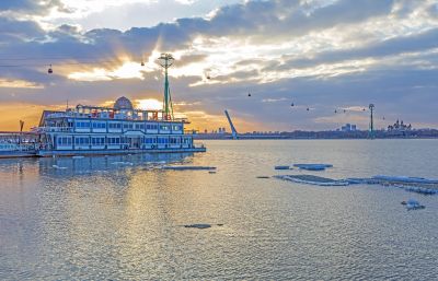 松花江开江美景