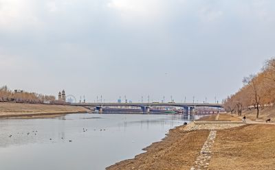何家沟江畔景色