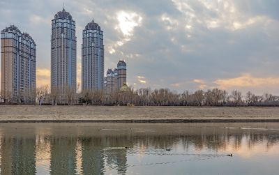 何家沟江畔景色