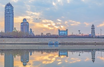 何家沟江畔景色