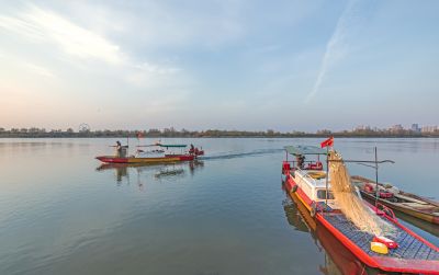 外滩湿地初春暮色