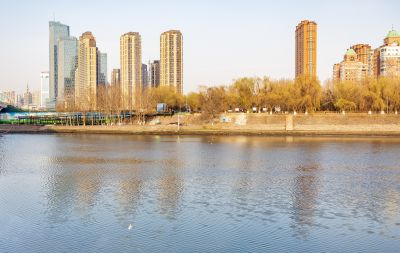 外滩湿地初春暮色