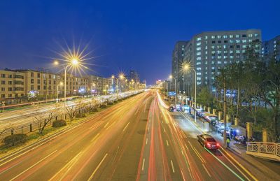 和兴路夜色春花