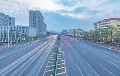 和兴路夜色春花