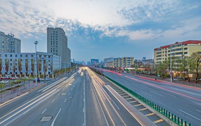 和兴路夜色春花