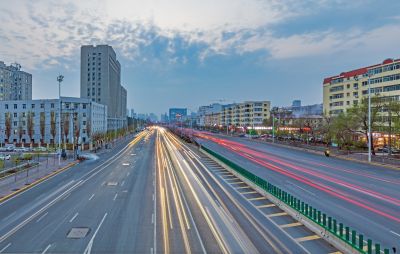 和兴路夜色春花