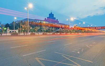 和兴路夜色春花