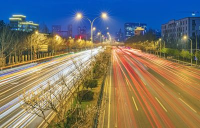 和兴路夜色春花