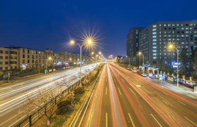 和兴路夜色春花