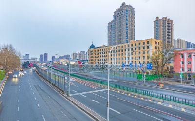和兴路夜色春花