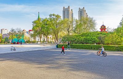江畔斯大林公园初夏