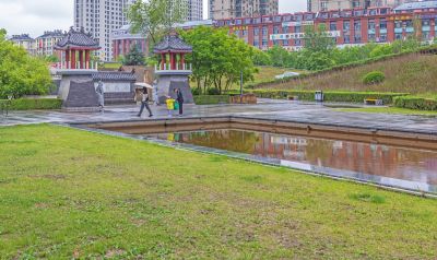 雨中的金河公园