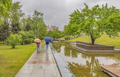 雨中的金河公园