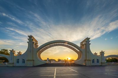 冰城晨光中的江北 太阳岛