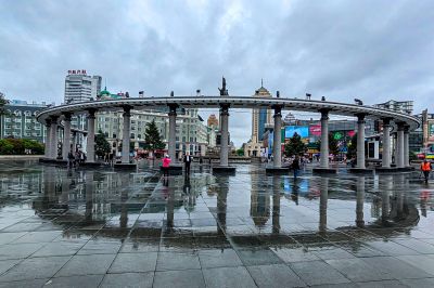 雨中松花江江边
