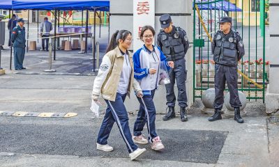 2024高考考场外
