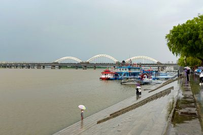 松花江江边