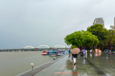 松花江江边