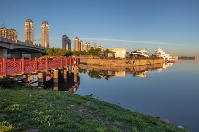 友谊西路江畔晨景