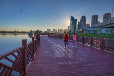 友谊西路江畔晨景