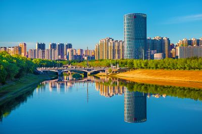 友谊西路江畔晨景