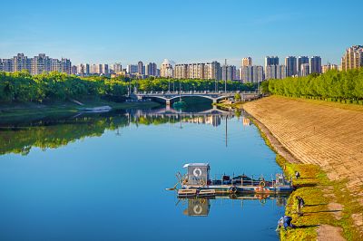 友谊西路江畔晨景