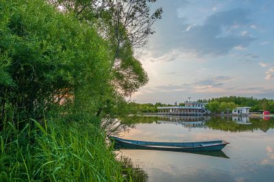 晨风习习太阳岛