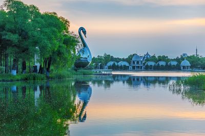 晨风习习太阳岛
