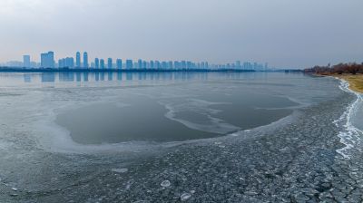 公路大桥沿岸结冰