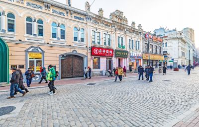 道外中华巴洛克景区 靖宇街面包石 初冬