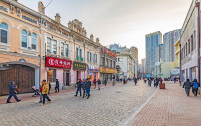道外中华巴洛克景区 靖宇街面包石 初冬