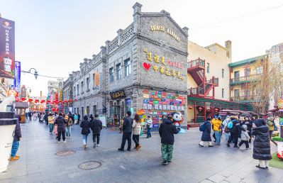 中华巴洛克景区初冬游客