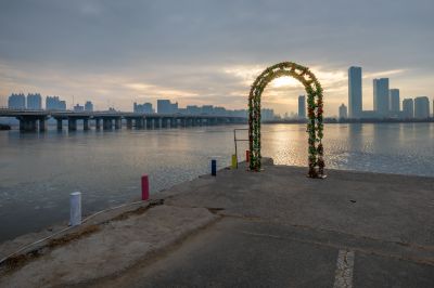 结冰的江畔2
