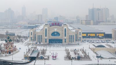 雪中火车站