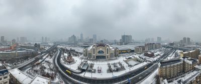 雪中火车站