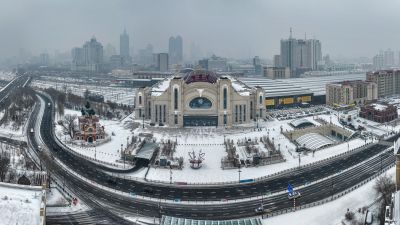 雪中火车站