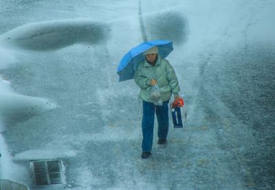 哈尔滨.冬雪 雪中行人