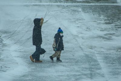 哈尔滨.冬雪 雪中行人