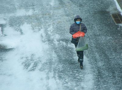哈尔滨.冬雪 雪中行人