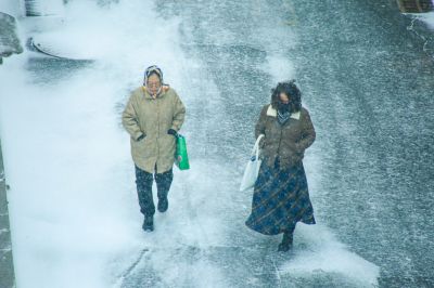 哈尔滨.冬雪 雪中行人