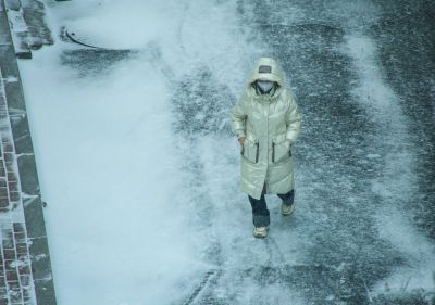 哈尔滨.冬雪 雪中行人