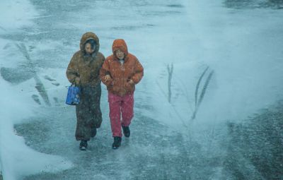 哈尔滨.冬雪 雪中行人