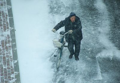 哈尔滨.冬雪 雪中行人