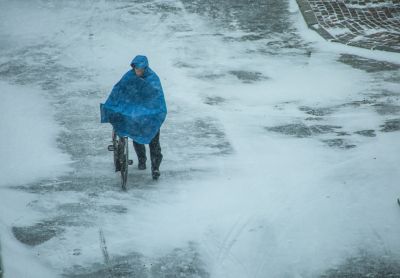 哈尔滨.冬雪 雪中行人